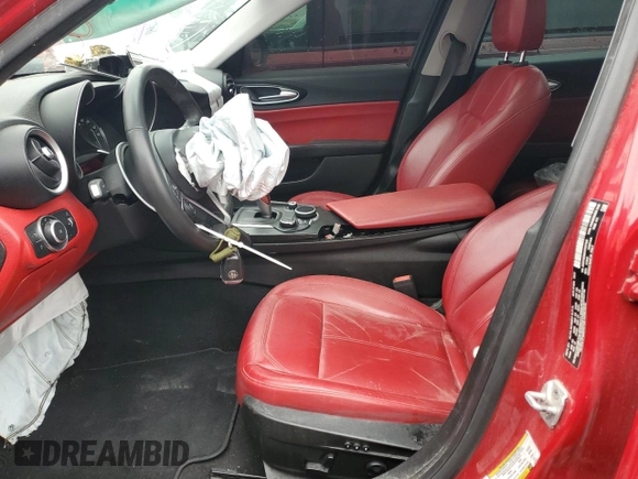 2017 Alfa Romeo Giulia z VIN ZARFAEBN7H7537325, wystawiony jako Copart lot #47110115 z przebiegiem Nie podano mil oraz Szkoda całkowita • Salvage title. Historia ofert i sprzedaży dostępna na DreamBid. Obrazek 7.