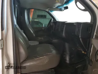 2008 Chevrolet Express Cargo z VIN 1GCFG15XX81181373, wystawiony jako Copart lot #81932134 z przebiegiem Nie podano mil oraz Szkoda całkowita • Salvage title. Historia ofert i sprzedaży dostępna na DreamBid. Obrazek 7.