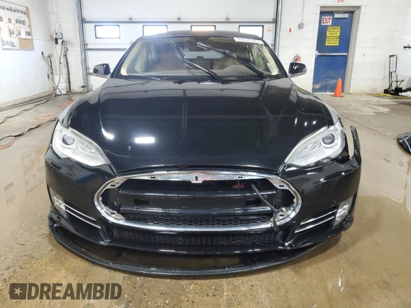 2013 Tesla Model S with VIN 5YJSA1CG1DFP03666, listed as a Copart auction lot 55698345 with 72,592 mi miles and Clean Title. Bid and sale history available at DreamBid. Image 5.