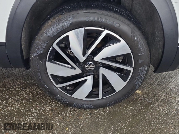 2024 Volkswagen Atlas SE with VIN 1V2HR2CA9RC564720, listed as a IAAI auction lot 42832848 with 22,207 mi miles and . Bid and sale history available at DreamBid. Image 2.