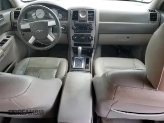 2007 Chrysler 300 Touring z VIN 2C3KA53G27H859368, wystawiony jako Copart lot #55089035 z przebiegiem 181 841 mil mil oraz Szkoda całkowita • Salvage title. Historia ofert i sprzedaży dostępna na DreamBid. Obrazek 8.