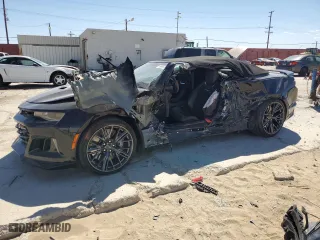 2020 Chevrolet Camaro ZL1 with VIN 1G1FJ3D62L0105059, listed as a Copart auction lot 69862534 with 0 mi miles and Salvage Title. Bid and sale history available at carsss.com. Image 1.