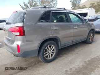 2015 Kia Sorento LX with VIN 5XYKTDA79FG584016, listed as a IAAI auction lot 41703361 with 123,265 mi miles. Bid and sale history available at carsss.com. Image 4.