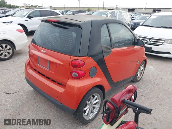 2008 Smart fortwo Pure z VIN WMEEJ31X28K206311, wystawiony jako IAAI lot #42269686 z przebiegiem 48 601 mil mil oraz . Historia ofert i sprzedaży dostępna na DreamBid. Obrazek 4.