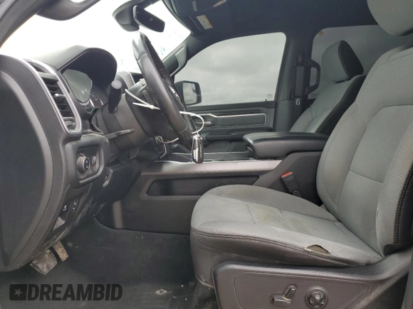 2021 Ram 1500 Big Horn z VIN 1C6RREFT4MN750643, wystawiony jako Copart lot #55787175 z przebiegiem 102 014 mil mil oraz Szkoda całkowita • Salvage title. Historia ofert i sprzedaży dostępna na DreamBid. Obrazek 7.