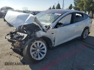 2020 Tesla Model X Long Range with VIN 5YJXCDE20LF304099, listed as a Copart auction lot 46816065 with 0 mi miles and Salvage Title. Bid and sale history available at carsss.com. Image 1.