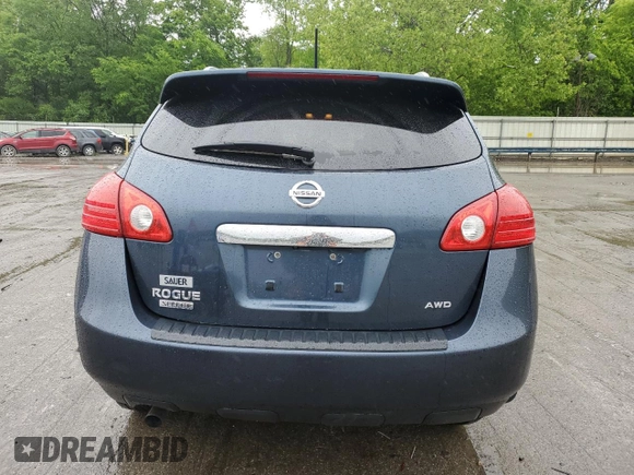 2015 Nissan Rogue S z VIN JN8AS5MV8FW254924, wystawiony jako Copart lot #57020965 z przebiegiem 121 935 mil mil oraz Szkody całkowita. Historia ofert i sprzedaży dostępna na DreamBid. Obrazek 6.
