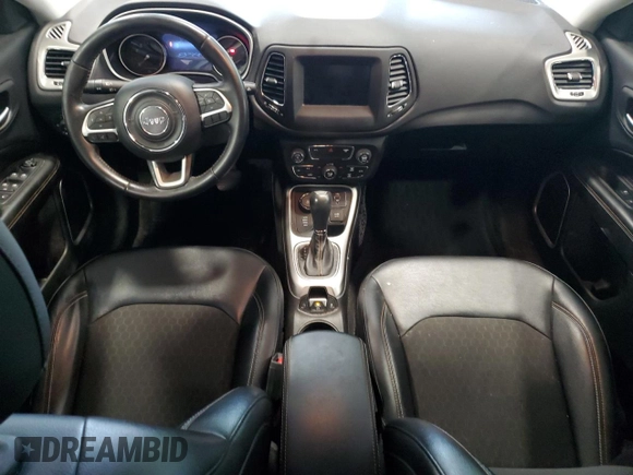 2017 Jeep Compass Latitude z VIN 3C4NJDBB6HT650913, wystawiony jako Copart lot #61908455 z przebiegiem 83 411 mil mil oraz Szkoda całkowita • Salvage title. Historia ofert i sprzedaży dostępna na DreamBid. Obrazek 8.