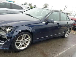 2013 Mercedes-Benz C 300 Sport z VIN WDDGF8AB7DR264500, wystawiony jako IAAI lot #41943477 z przebiegiem 125 547 mil mil oraz . Historia ofert i sprzedaży dostępna na DreamBid. Obrazek 14.