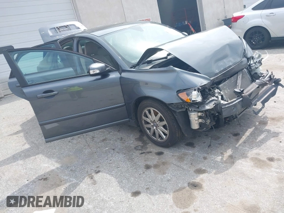 2009 Volvo S40 2.4L with VIN YV1MS382492458140, listed as a IAAI auction lot 41959438 with 119,499 mi miles. Bid and sale history available at carsss.com. Image 1.