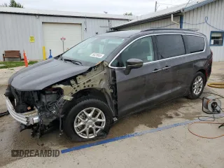 2021 Chrysler Pacifica Touring with VIN 2C4RC1FG4MR592748, listed as a Copart auction lot 58226505 with 32,055 mi miles and Salvage title. Bid and sale history available at DreamBid. Image 1.