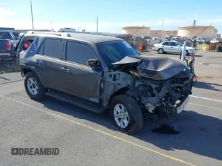 2014 Toyota 4Runner SR5 z VIN JTEZU5JR4E5076218, wystawiony jako IAAI lot #42066213 z przebiegiem 118 123 mil mil oraz . Historia ofert i sprzedaży dostępna na DreamBid. Obrazek 1.