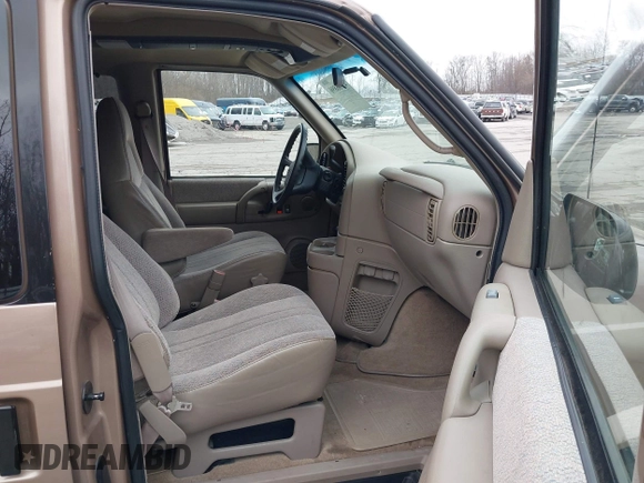 1998 Chevrolet Astro with VIN 1GNEL19W0WB198965, listed as a IAAI auction lot 41986890 with 107,881 mi miles. Bid and sale history available at carsss.com. Image 5.