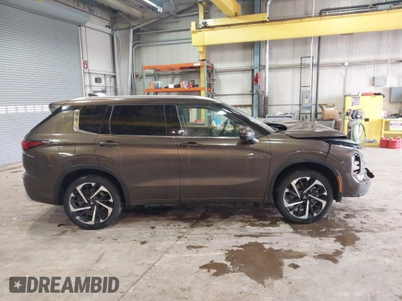 2024 Mitsubishi Outlander SEL z VIN JA4J4WA84RZ054131, wystawiony jako IAAI lot #41555718 z przebiegiem 17 559 mil mil oraz . Historia ofert i sprzedaży dostępna na DreamBid. Obrazek 13.