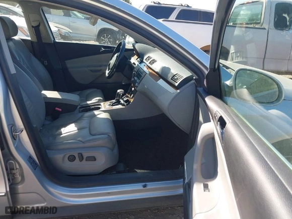 2006 Volkswagen CC VR6 Sport with VIN WVWEU73C76P130608, listed as a IAAI auction lot 41683294 with 109,717 mi miles. Bid and sale history available at carsss.com. Image 5.