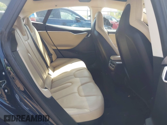 2013 Tesla Model S z VIN 5YJSA1CN5DFP20579, wystawiony jako IAAI lot #41983339 z przebiegiem 80 118 mil mil oraz . Historia ofert i sprzedaży dostępna na DreamBid. Obrazek 8.