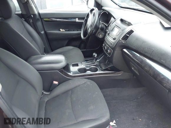 2015 Kia Sorento LX with VIN 5XYKTCA63FG585728, listed as a IAAI auction lot 42424806 with 191,894 mi miles and . Bid and sale history available at DreamBid. Image 5.