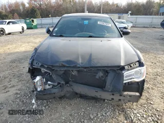 2014 Chrysler 300 z VIN 2C3CCAAG1EH336060, wystawiony jako Copart lot #83682584 z przebiegiem 108 317 mil mil oraz Czysty tytuł • Clean title. Historia ofert i sprzedaży dostępna na DreamBid. Obrazek 5.