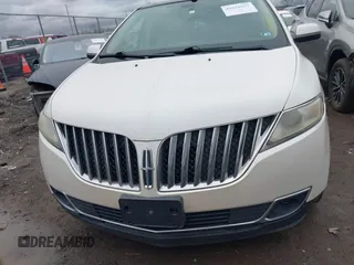 2011 Lincoln MKX with VIN 2LMDJ8JK6BBJ20920, listed as a IAAI auction lot 41651637 with 213,561 mi miles. Bid and sale history available at carsss.com. Image 12.