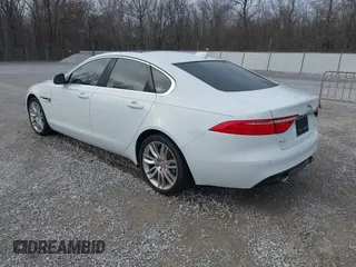 2016 Jaguar XF 35t Prestige with VIN SAJBE4BVXGCY10577, listed as a IAAI auction lot 41515540 with 60,862 mi miles. Bid and sale history available at carsss.com. Image 3.