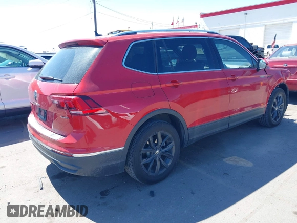 2024 Volkswagen Tiguan SE with VIN 3VV2B7AXXRM096755, listed as a IAAI auction lot 41968698 with 20,909 mi miles and . Bid and sale history available at DreamBid. Image 4.
