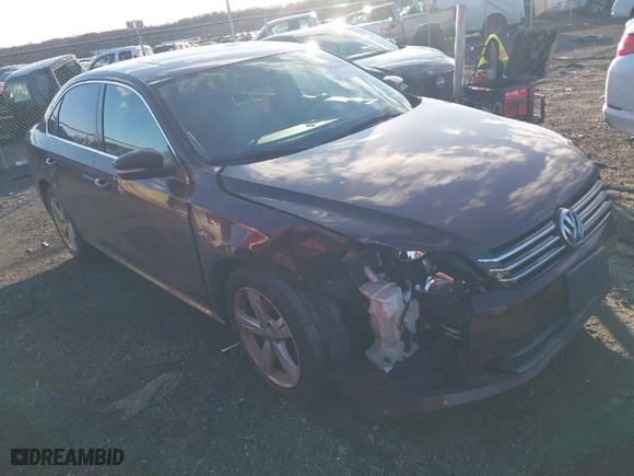 2013 Volkswagen Passat SE w/Sunroof with VIN 1VWBP7A31DC126908, listed as a IAAI auction lot 41216276 with 145,699 mi miles. Bid and sale history available at carsss.com. Image 1.