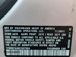 2012 Volkswagen Passat SE z VIN 1VWBH7A39CC027054, wystawiony jako Copart lot #62411324 z przebiegiem 93 729 mil mil oraz Szkoda całkowita • Salvage title. Historia ofert i sprzedaży dostępna na DreamBid. Obrazek 12.
