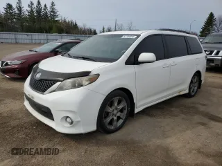 2011 Toyota Sienna SE с VIN 5TDXK3DC5BS030822, выставлен на аукционе Copart как лот 52700885 с пробегом 352 113 миль миль и Списание • Salvage title. История ставок и продаж доступна на DreamBid. Изображение 1.