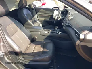 2019 Nissan Altima SR z VIN 1N4BL4CV6KC138793, wystawiony jako IAAI lot #42173385 z przebiegiem 98 353 mil mil oraz . Historia ofert i sprzedaży dostępna na DreamBid. Obrazek 5.