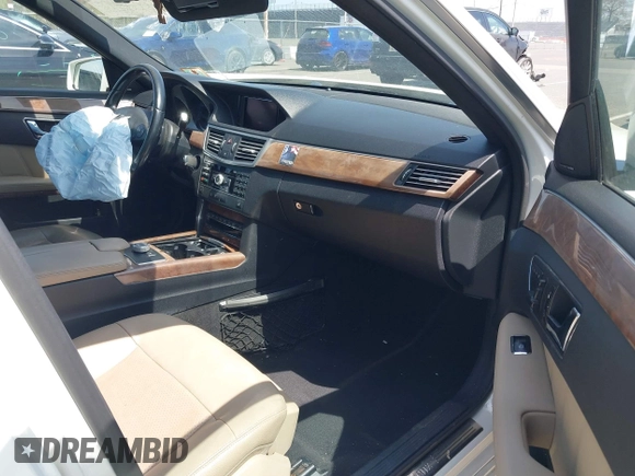2010 Mercedes-Benz E 350 Luxury z VIN WDDHF8HB2AA259922, wystawiony jako IAAI lot #42080144 z przebiegiem 121 665 mil mil oraz . Historia ofert i sprzedaży dostępna na DreamBid. Obrazek 5.