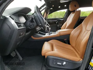 2022 BMW X7 xDrive40i z VIN 5UXCW2C01N9J33094, wystawiony jako Copart lot #57254975 z przebiegiem 26 145 mil mil oraz Szkoda całkowita • Salvage title. Historia ofert i sprzedaży dostępna na DreamBid. Obrazek 7.