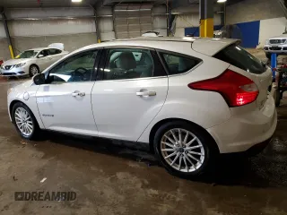 2014 Ford Focus Electric z VIN 1FADP3R45EL344648, wystawiony jako Copart lot #57118335 z przebiegiem 60 347 mil mil oraz Szkoda całkowita • Salvage title. Historia ofert i sprzedaży dostępna na DreamBid. Obrazek 2.