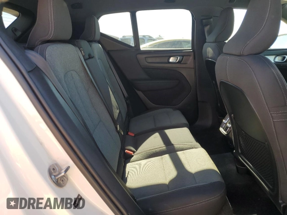 2025 Volvo XC40 Core Bright Theme z VIN YV4L12UJ3S2450867, wystawiony jako Copart lot #82123154 z przebiegiem Nie podano mil oraz Nie do naprawy • Non repairable. Historia ofert i sprzedaży dostępna na DreamBid. Obrazek 11.