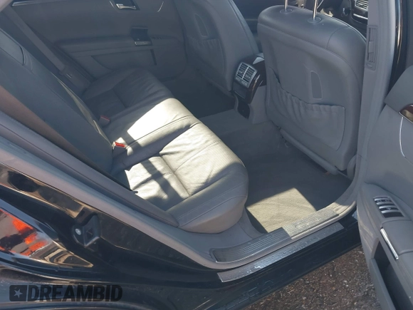 2007 Mercedes-Benz S 550 z VIN WDDNG71X97A055370, wystawiony jako IAAI lot #41163602 z przebiegiem 186 797 mil mil oraz . Historia ofert i sprzedaży dostępna na DreamBid. Obrazek 8.