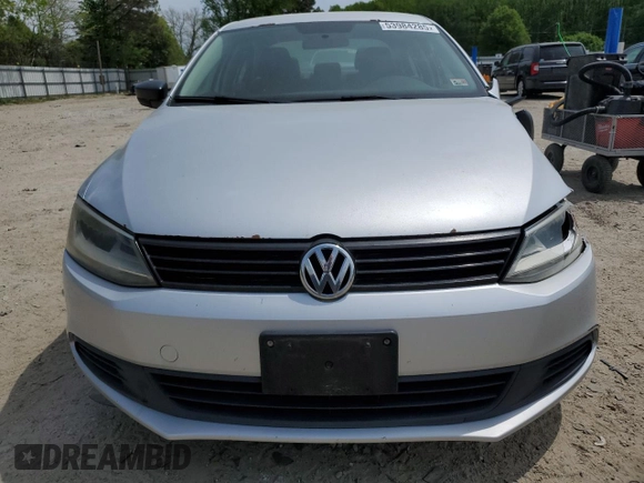 2012 Volkswagen Jetta S с VIN 3VW1K7AJ3CM353619, выставлен на аукционе Copart как лот 53984285 с пробегом 132 382 миль миль и Списание • Salvage title. История ставок и продаж доступна на DreamBid. Изображение 5.