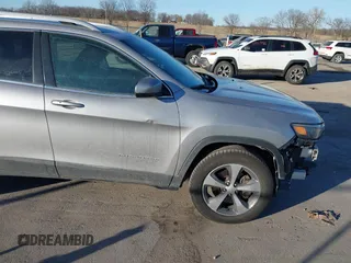 2019 Jeep Cherokee Limited with VIN 1C4PJMDN0KD180598, listed as a IAAI auction lot 41433530 with 137,398 mi miles. Bid and sale history available at carsss.com. Image 18.