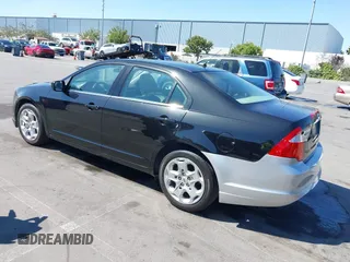 2010 Ford Fusion SE z VIN 3FAHP0HA2AR131918, wystawiony jako IAAI lot #42678902 z przebiegiem 180 828 mil mil oraz . Historia ofert i sprzedaży dostępna na DreamBid. Obrazek 3.