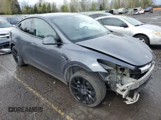 2023 Tesla Model Y Long Range z VIN 7SAYGDEE1PF937867, wystawiony jako Copart lot #51615195 z przebiegiem 88 912 mil mil oraz Szkoda całkowita • Salvage title. Historia ofert i sprzedaży dostępna na DreamBid. Obrazek 4.
