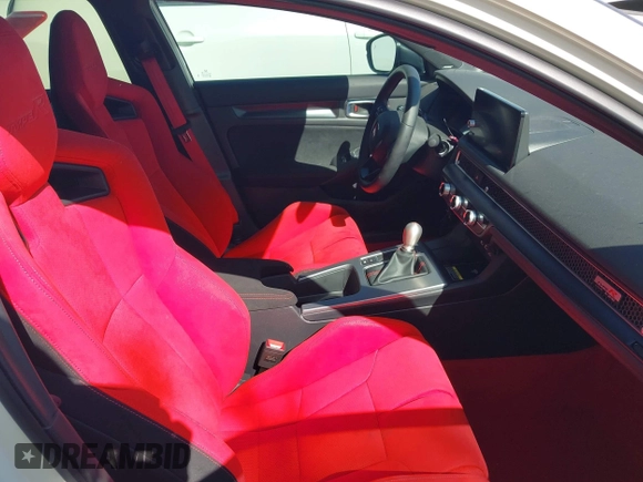 2025 Honda Civic Type R z VIN JHMFL5G4XSX002063, wystawiony jako IAAI lot #41979140 z przebiegiem 3 926 mil mil oraz . Historia ofert i sprzedaży dostępna na DreamBid. Obrazek 5.
