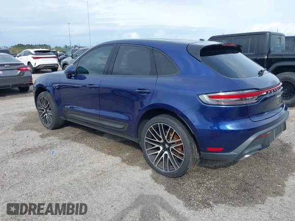 2022 Porsche Macan with VIN WP1AA2A54NLB02557, listed as a IAAI auction lot 40541821 with Not Provided miles. Bid and sale history available at carsss.com. Image 3.