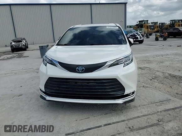 2021 Toyota Sienna XLE with VIN 5TDYRKEC0MS061455, listed as a Copart auction lot 47633565 with 64,782 mi miles and Salvage Title. Bid and sale history available at carsss.com. Image 14.