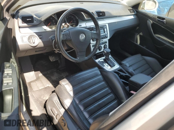 2008 Volkswagen Passat z VIN WVWCU73C88P118266, wystawiony jako Copart lot #53649095 z przebiegiem 50 217 mil mil oraz Czysty tytuł • Clean title. Historia ofert i sprzedaży dostępna na DreamBid. Obrazek 8.