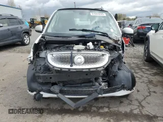 2017 Smart fortwo Pure with VIN WMEFJ5DA0HK176622, listed as a Copart auction lot 51644835 with 59,924 mi miles and Salvage Title. Bid and sale history available at DreamBid. Image 5.