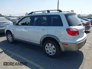 2005 Mitsubishi Outlander XLS with VIN JA4LX41F55U045917, listed as a IAAI auction lot 40450668 with 115,583 mi miles. Bid and sale history available at carsss.com. Image 3.