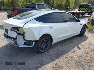 2021 Tesla Model 3 Standard Range Plus z VIN 5YJ3E1EA9MF027985, wystawiony jako IAAI lot #42045254 z przebiegiem 42 353 mil mil oraz . Historia ofert i sprzedaży dostępna na DreamBid. Obrazek 4.