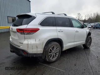 2017 Toyota Highlander XLE z VIN 5TDJZRFH8HS392519, wystawiony jako Copart lot #44079265 z przebiegiem 84 065 mil mil oraz Szkoda całkowita • Salvage title. Historia ofert i sprzedaży dostępna na DreamBid. Obrazek 3.