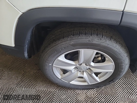 2022 Jeep Compass Latitude with VIN 3C4NJDBB3NT205928, listed as a IAAI auction lot 42832409 with 22,634 mi miles and . Bid and sale history available at DreamBid. Image 46.