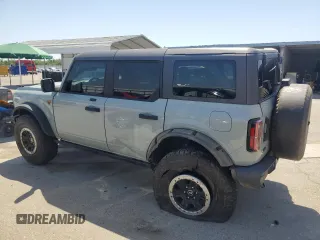 2021 Ford Bronco z VIN 1FMEE5DP1MLB07165, wystawiony jako Copart lot #59050885 z przebiegiem 49 044 mil mil oraz Szkoda całkowita • Salvage title. Historia ofert i sprzedaży dostępna na DreamBid. Obrazek 2.