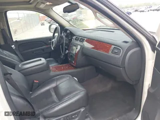 2012 Chevrolet Avalanche LTZ with VIN 3GNMCGE04CG103276, listed as a IAAI auction lot 41913522 with 139,633 mi miles. Bid and sale history available at carsss.com. Image 5.