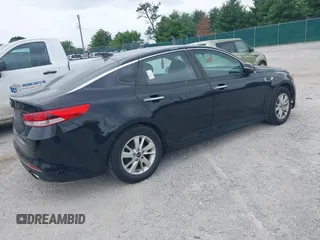 2017 Kia Optima LX z VIN 5XXGT4L36HG152832, wystawiony jako IAAI lot #42445597 z przebiegiem 183 875 mil mil oraz . Historia ofert i sprzedaży dostępna na DreamBid. Obrazek 4.